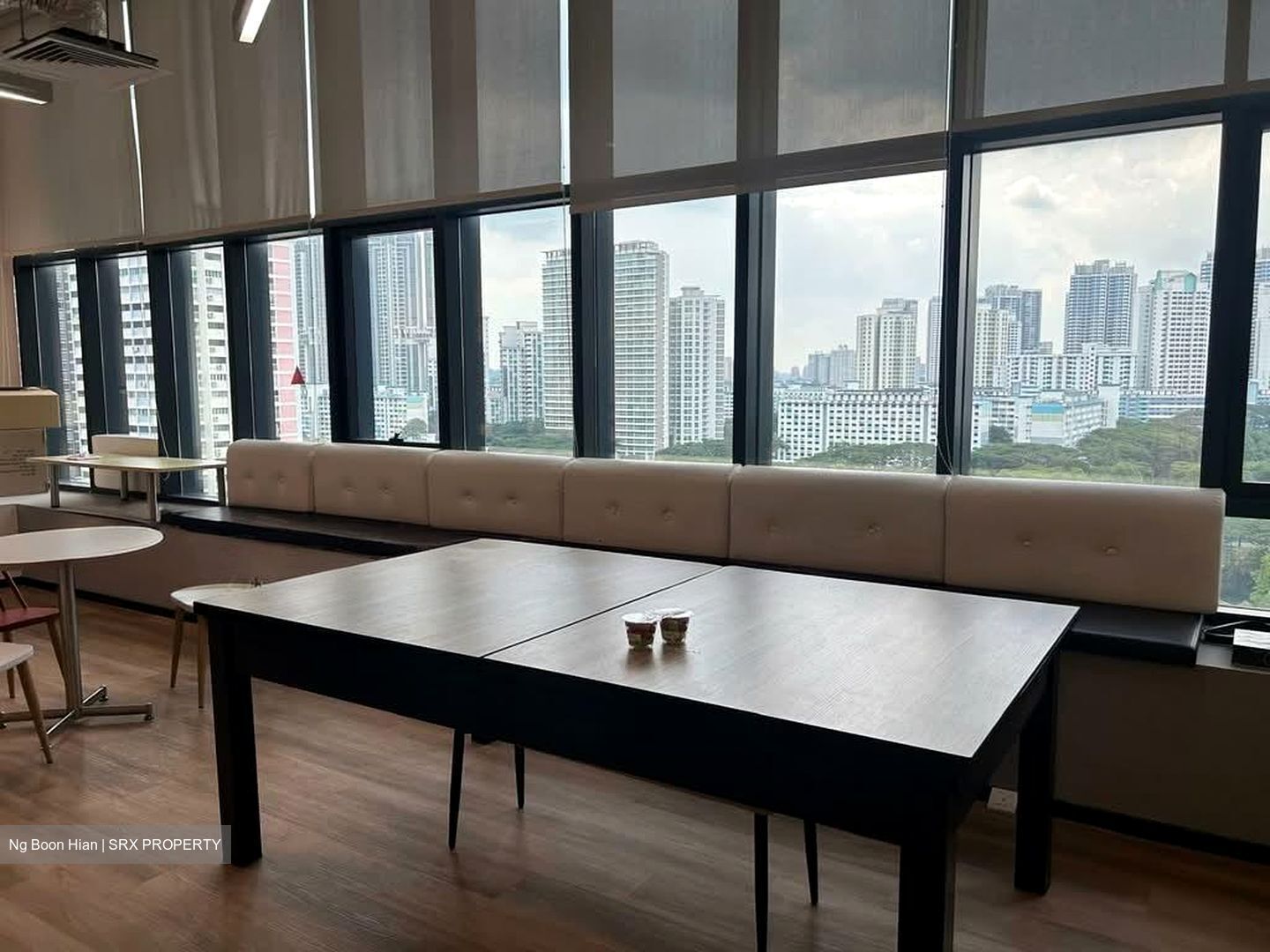 Zhongshan Mall (D12), Office #560602971